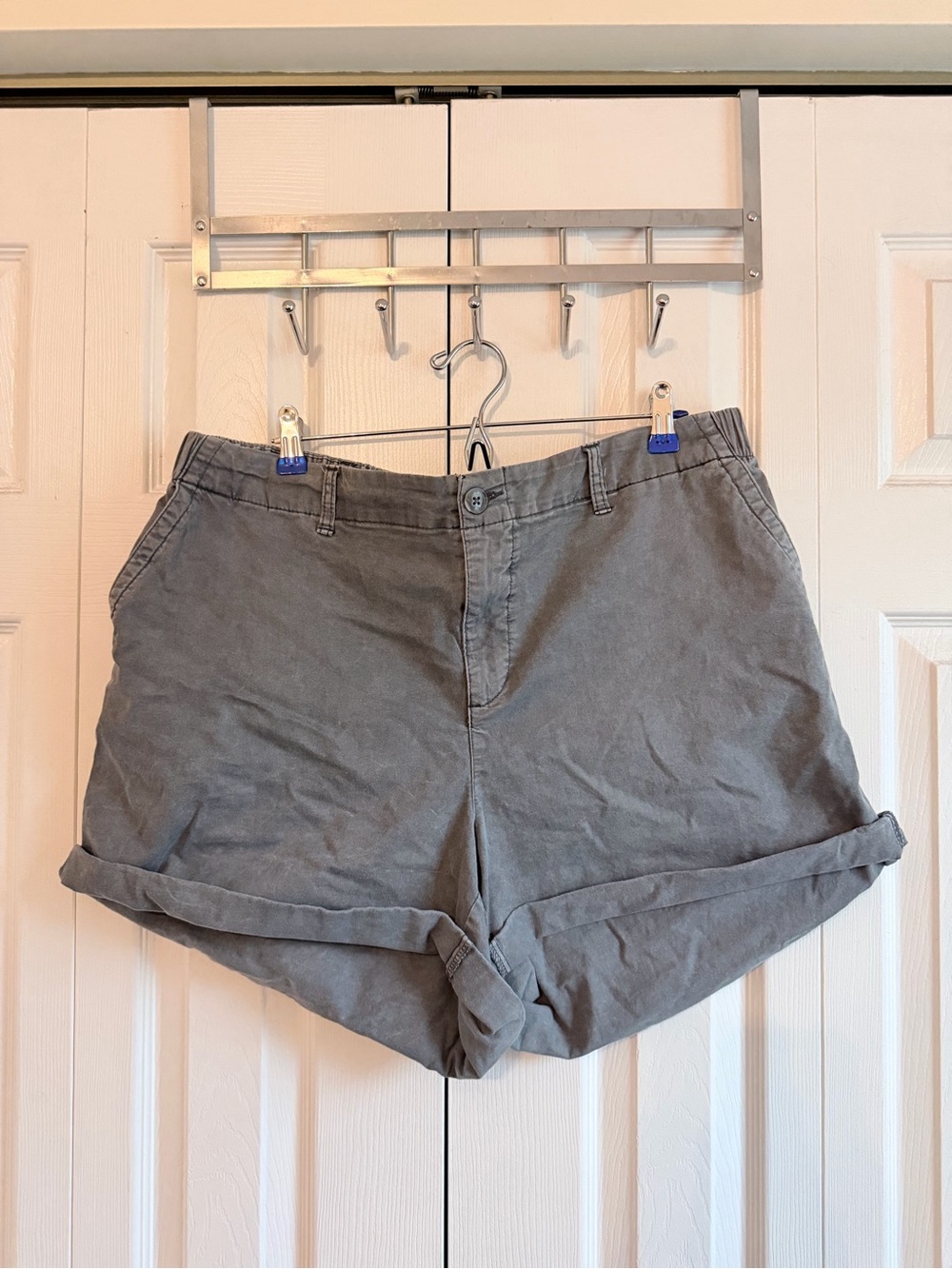 Old Navy Gray Rolled-Hem Women's Shorts